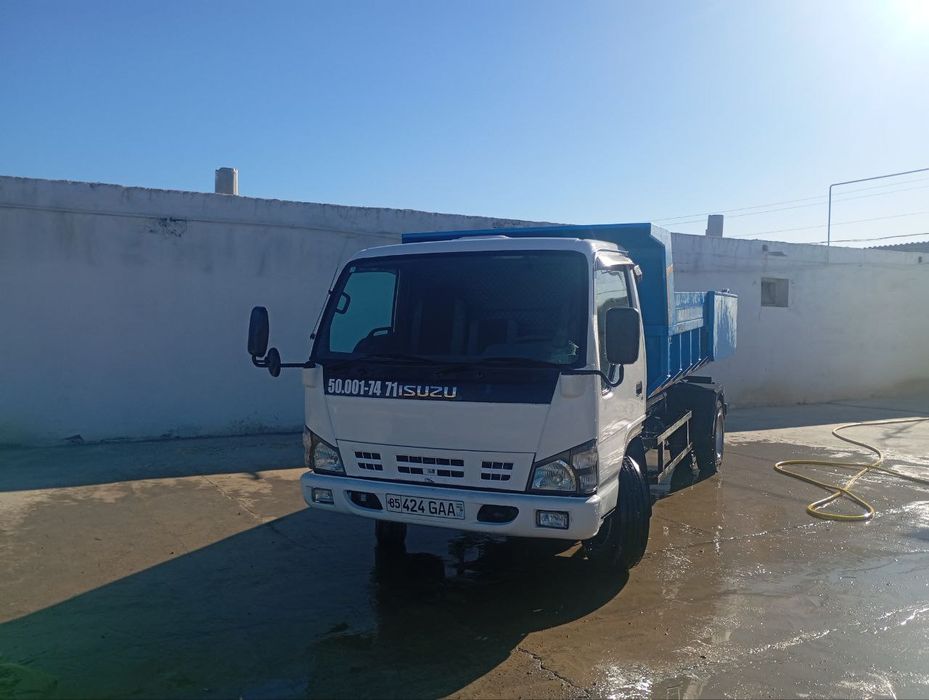 Isuzu 2010 yil..