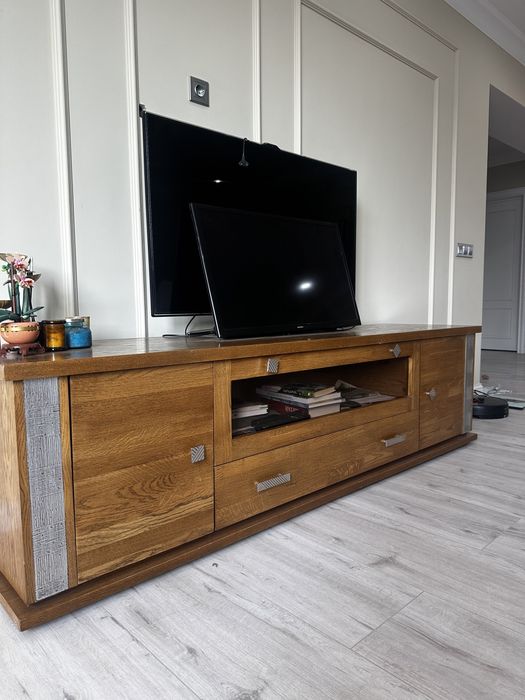 Продам стол, стулья и комод в госитную