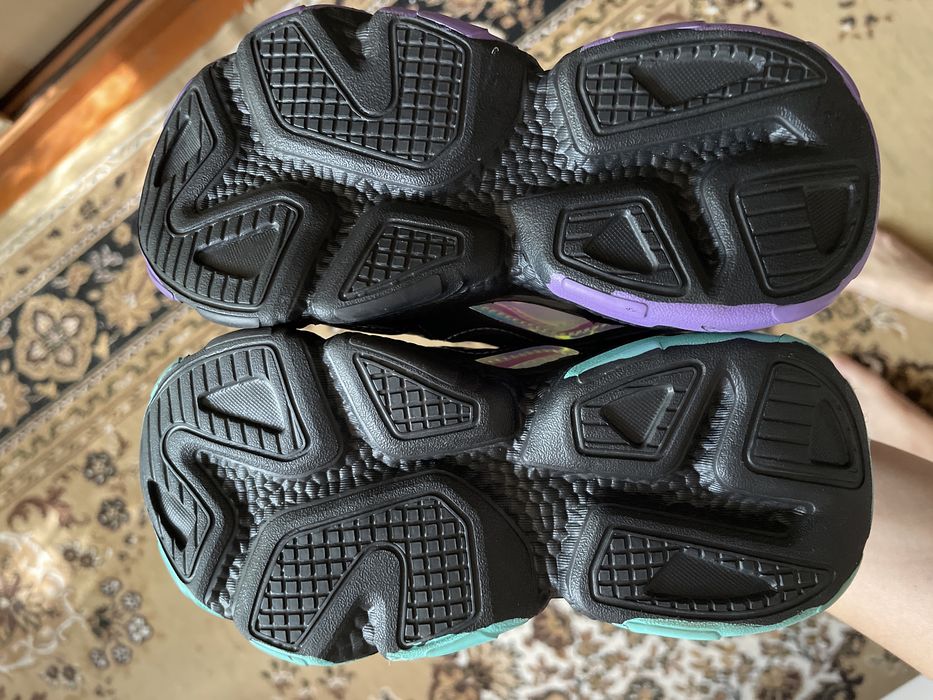 Продам новые кроссовки