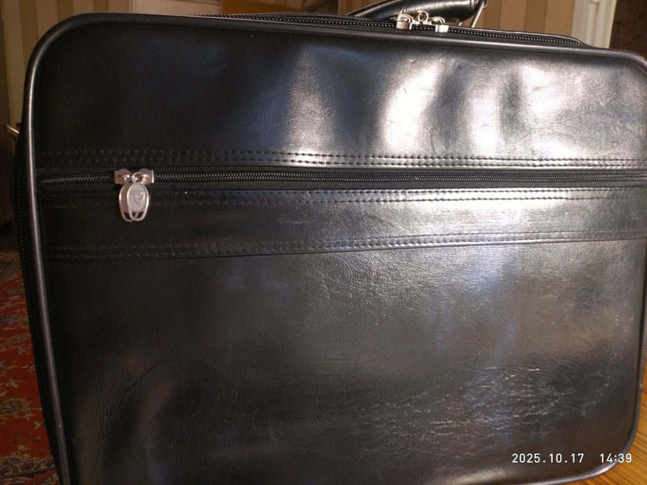 Портфель для документов. Дипломат