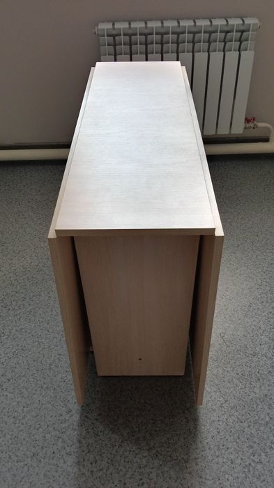 Продаю стол книжка