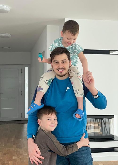 Sunt babysitter/ bonă masculină la domiciliul tău în Cluj