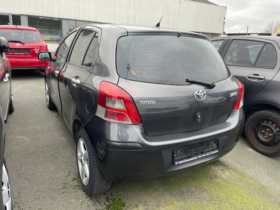 Vând Toyota Yaris