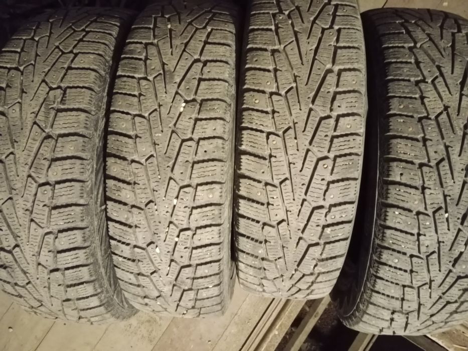 Продам шипованные шины на15