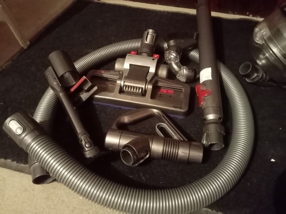 Aspiratoare cu fir Dyson și Rowenta