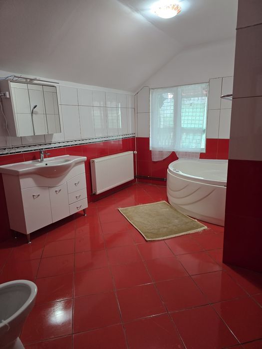 Închiriez casă P +M