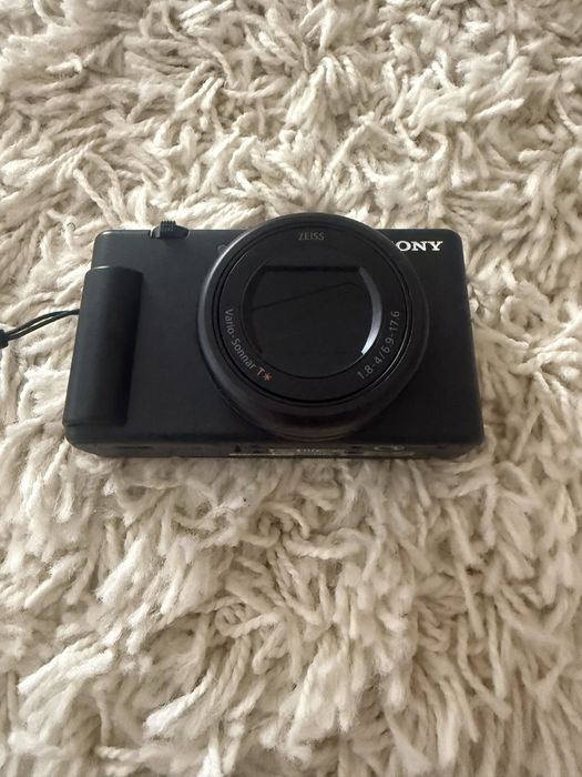 Vand schimb camera foto avansata Sony zv1 m2 , obiectiv ZEISS 18-50