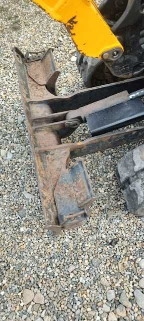 Miniexcavator marca Jcb, model 16C1