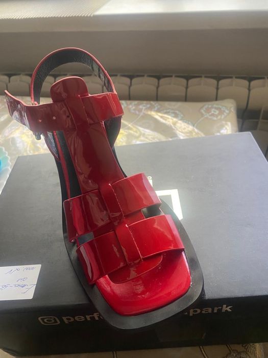 Продам босоножки