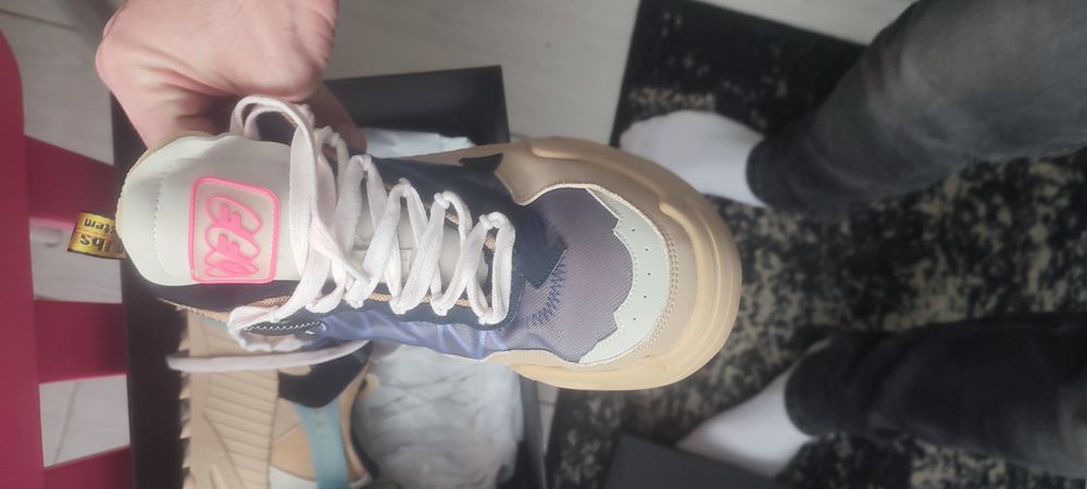 Adidași Off White