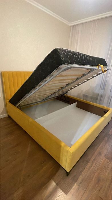Продам кровать с матрасом 180*200