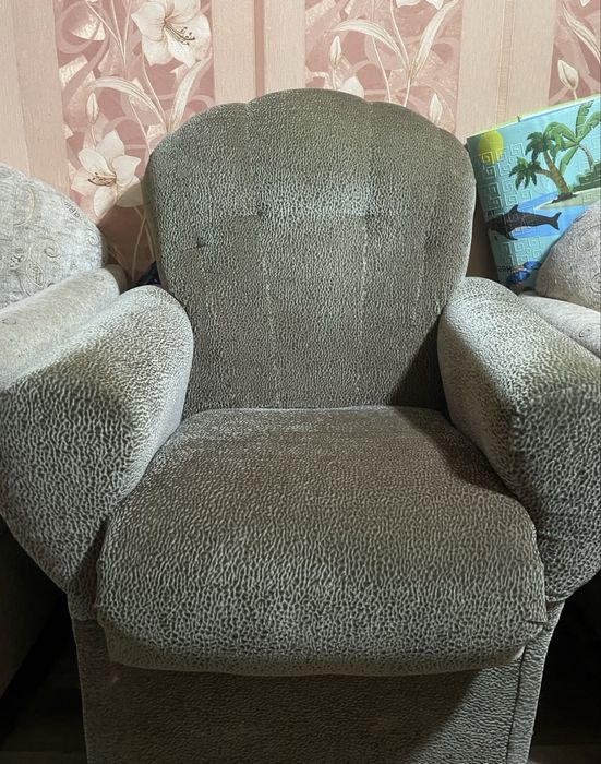 три кресла отдам