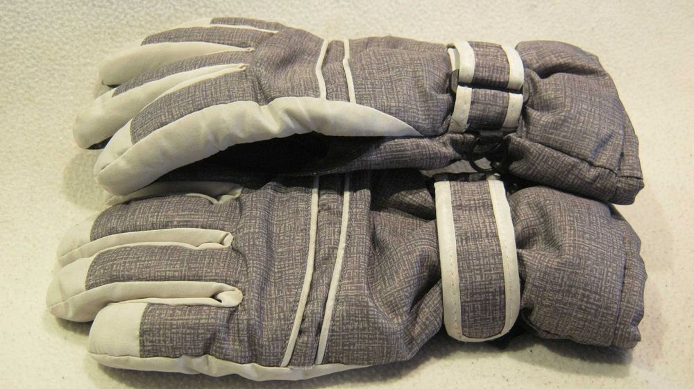 Manusi schi/ski,zapada,frig.NR.7 copii.cca 10-12 ani