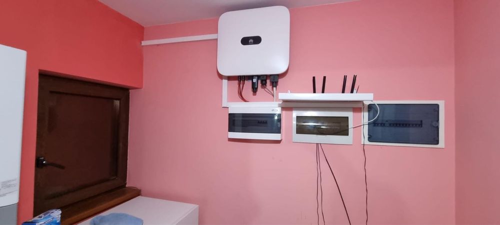 Ofer servicii profesionale de instalare a panourilor fotovoltaice