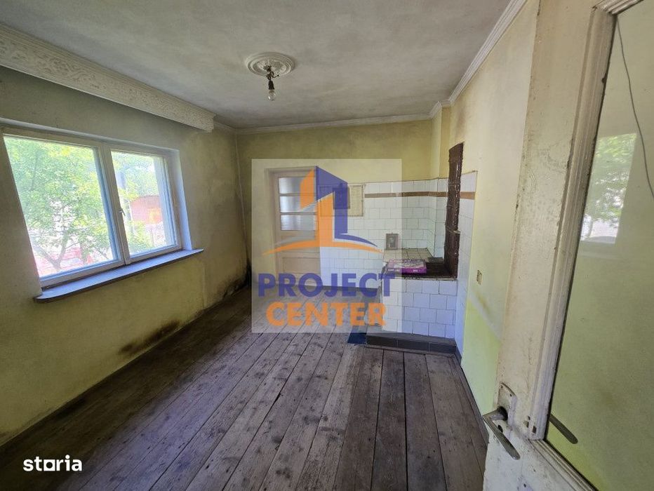 Casa cu 4 camere, anexa si teren de 1416 mp in Leordeni