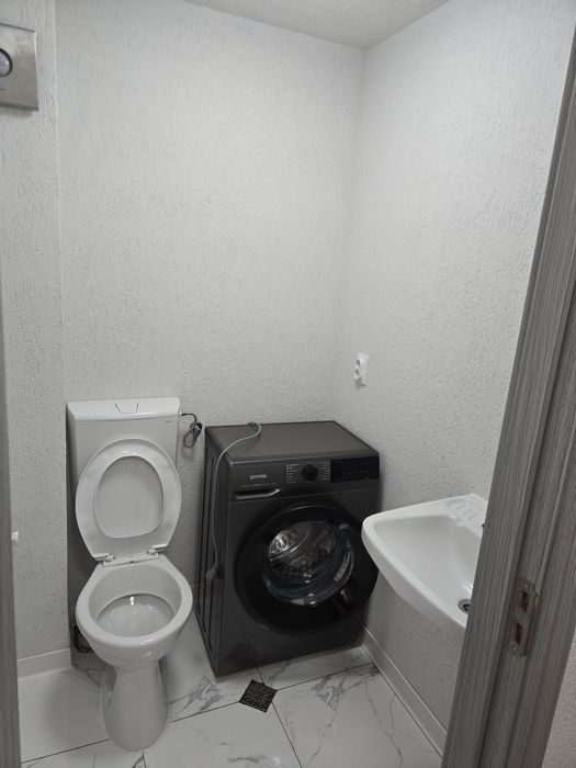 Închiriez apartament 3 camere