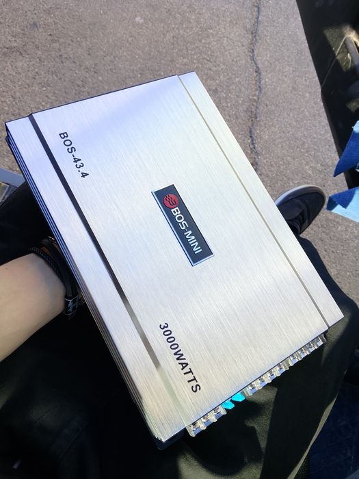 продам усилитель boss