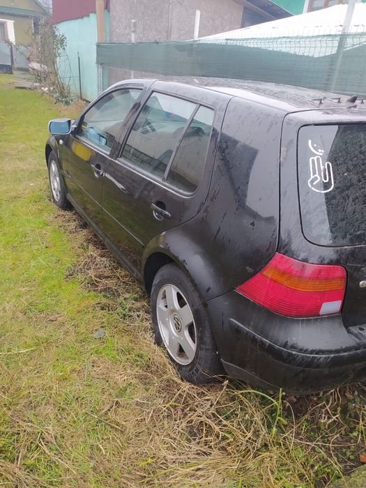 Vând Golf 4 radiat, pentru piese de schimb !