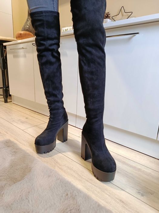 Нови високи чизми.