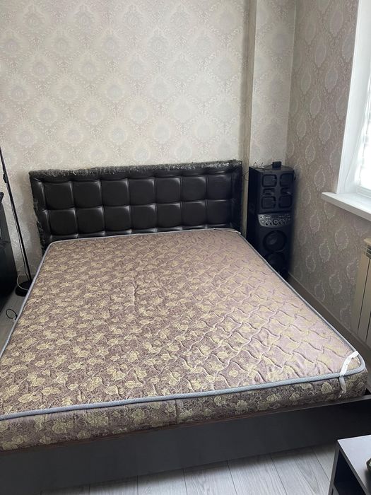 Продам б/у спальную кровать.