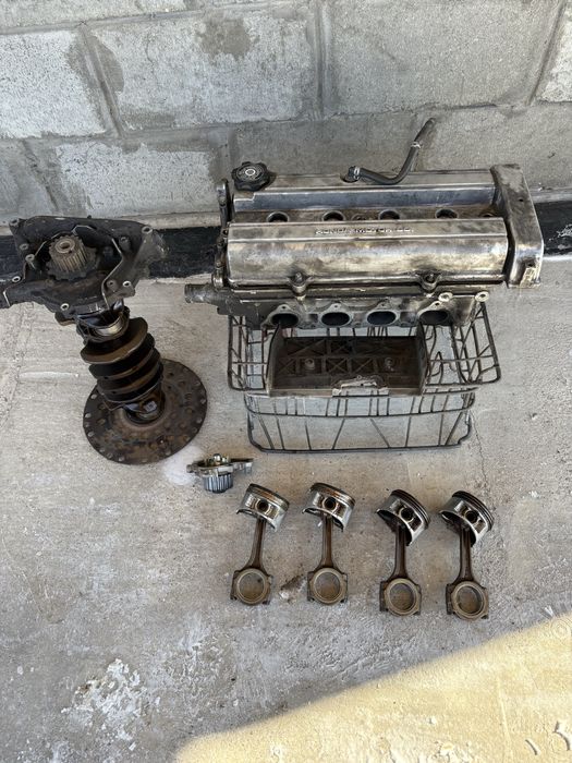 Головка двигателя гбц, коленвал, шатун, поршень, помпа Honda crv rd1