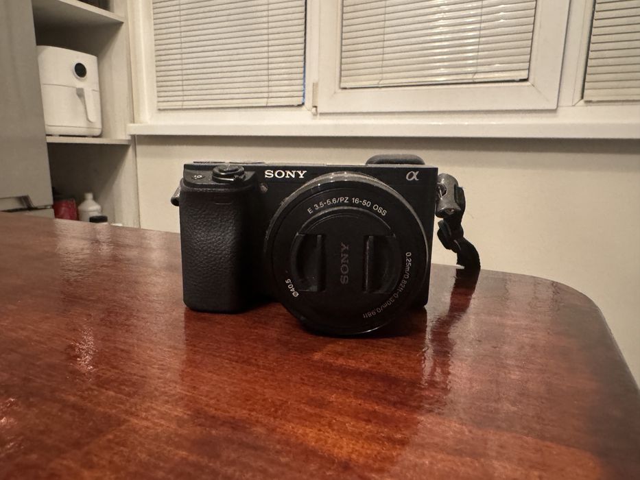 Фотоапарат Sony A6300 с обектив