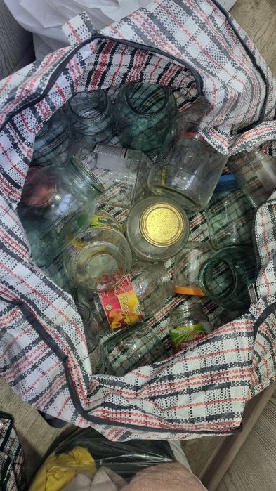 Продам банки 2л, 1л