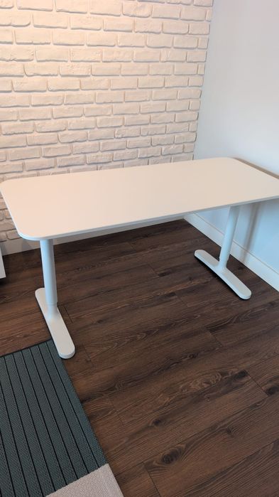 Birou Ikea reglabil pe inaltime