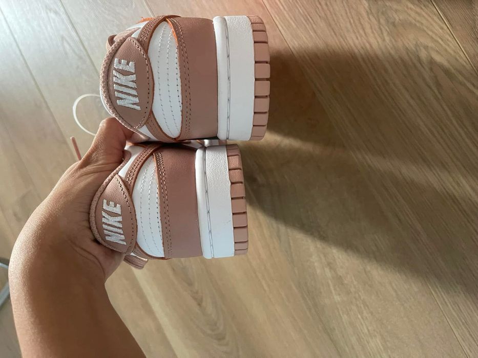 Маратонки Nike розови