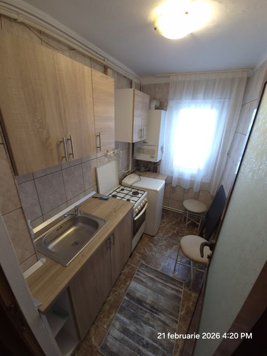 Inchiriez apartament 3 camere