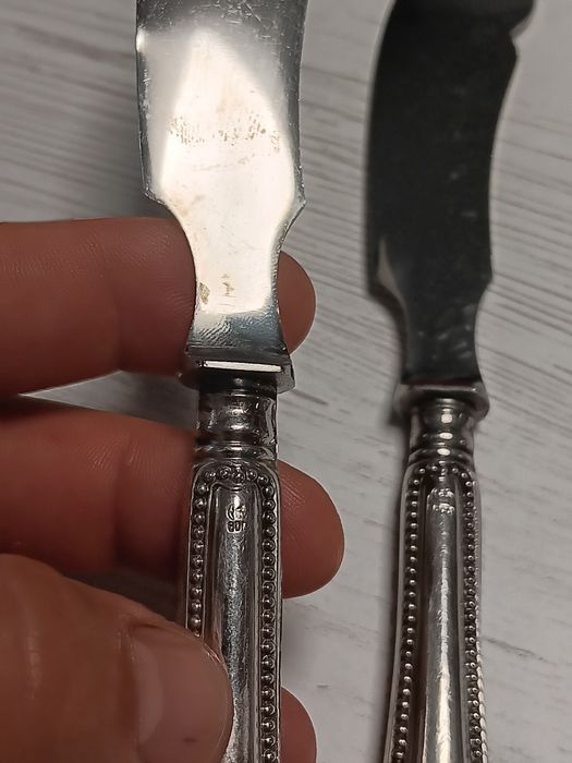 Set 2 cuțite vechi pentru pește, mânere argint 800, model deosebit