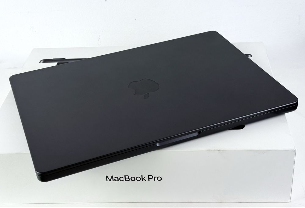 Apple MacBook Pro 14'' M4 16RAM 512SSD Black 100% Батерия! Гаранция!