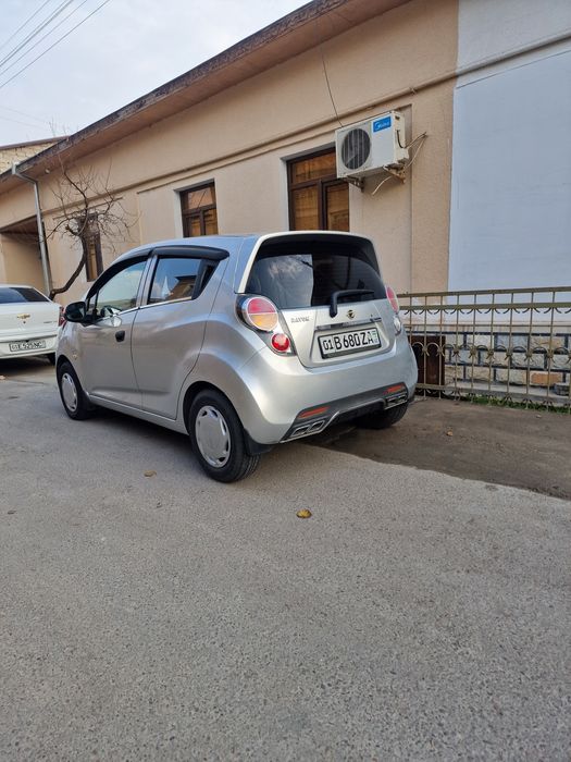 Продаю свою авто Spark, 2011 год выпуска, с метан газом. Механик.