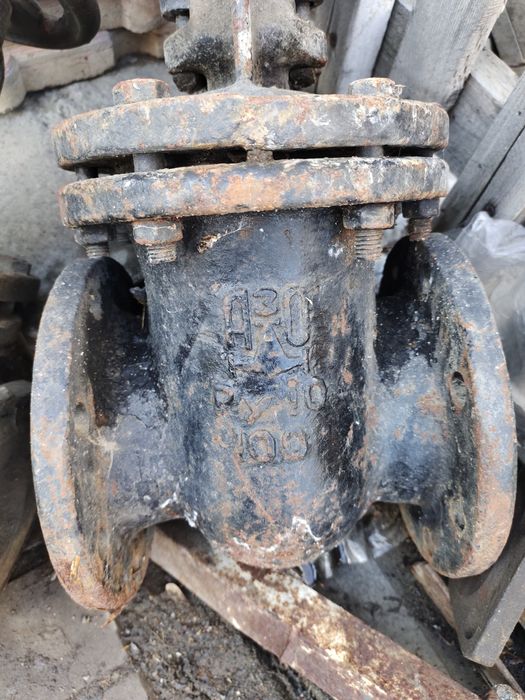 Продам задвижки новые