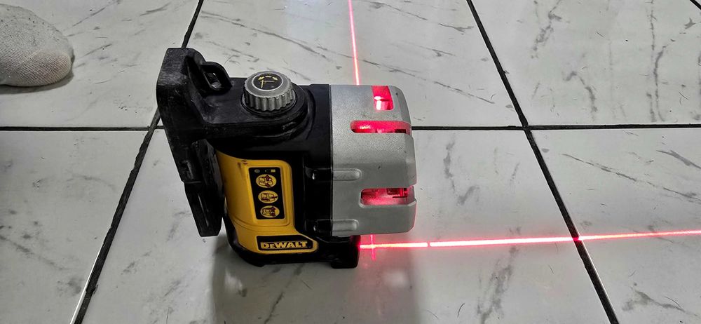 Лазерен нивелир dewalt