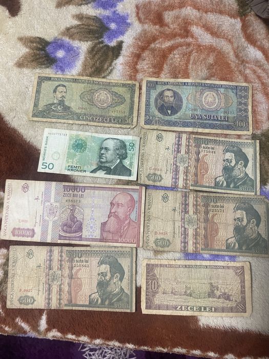 Vand 8 bagnote vechi si o moneda din 2004