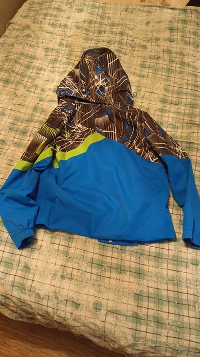 Продам куртку на мальчика.
