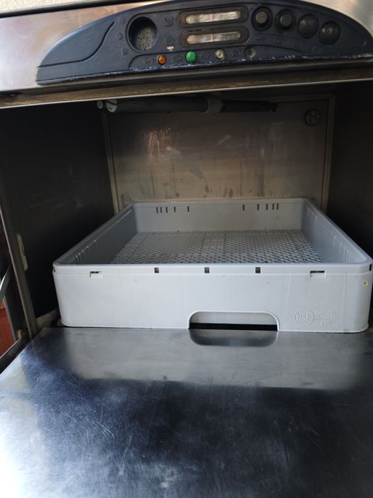 Професионална съдомиялна машина