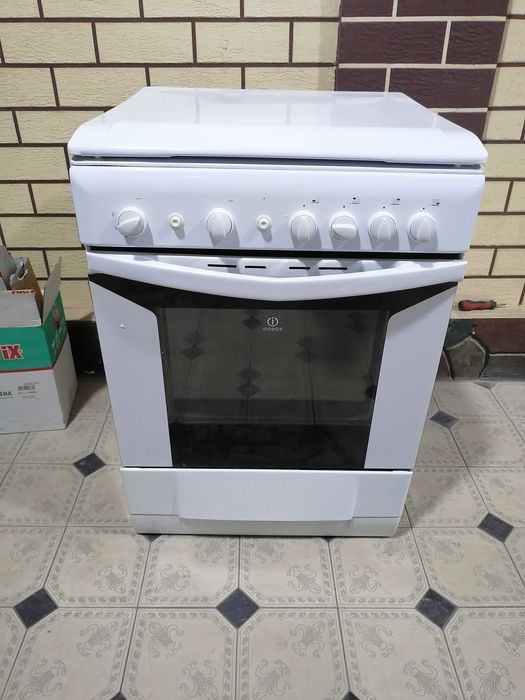 Продам газ плиту индэзит