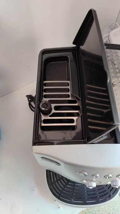 *ПРОМО* Иноксова Кафемашина-Кафе Автомат Delonghi 1450 W 15 бара Inox