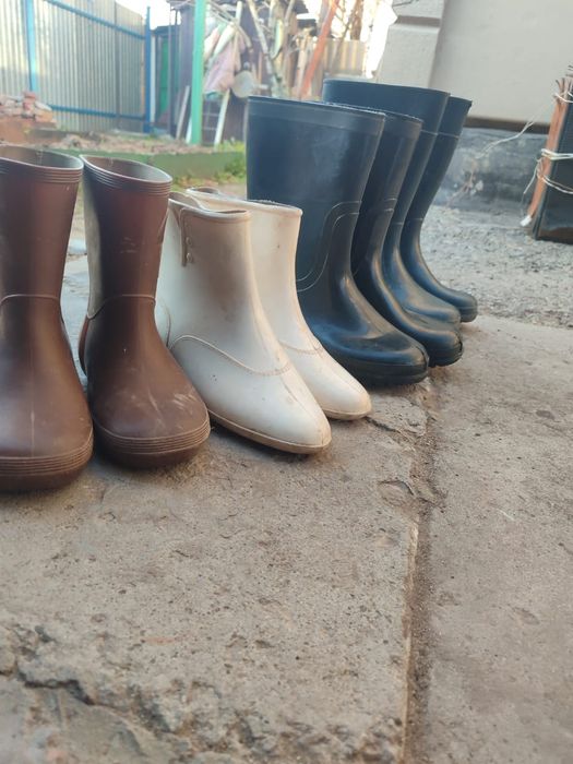 Продам резиновые сапоги