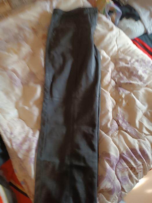 Pantaloni piele ecologică marca HM mărimea 42 ,adică L.