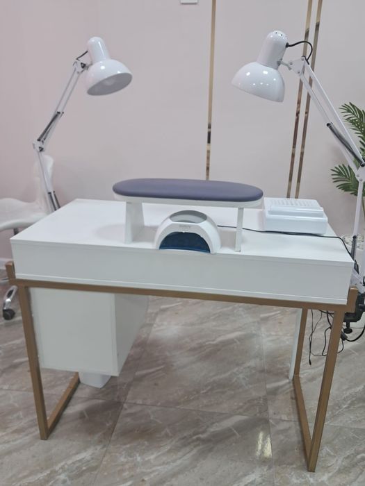 Маникюрные столы