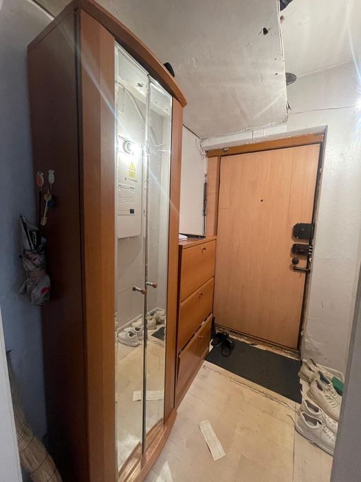 Продам обувницу и шкаф для курток