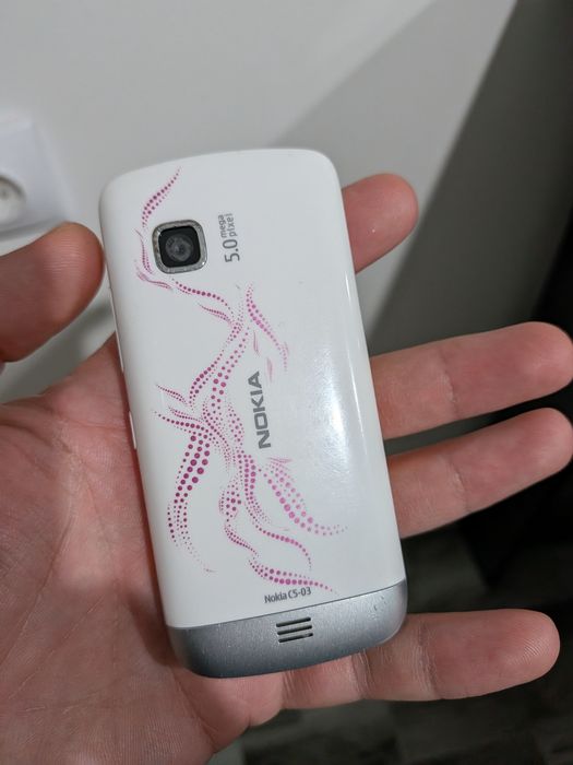 Două telefoane Nokia