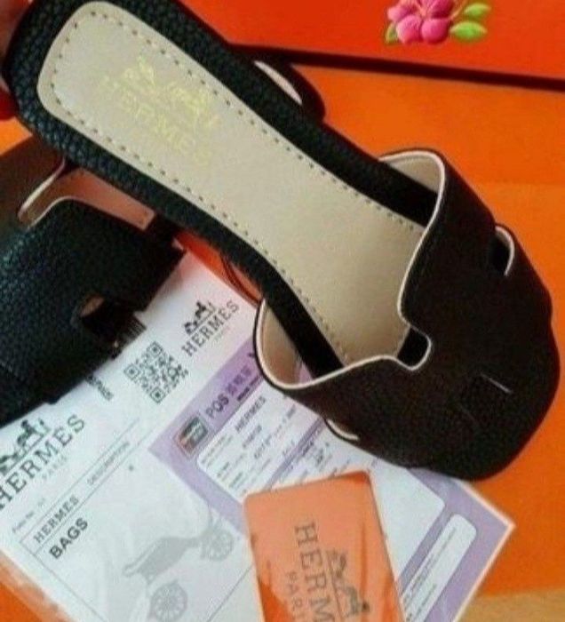 Papuci damă/șlapi,import Italia, diverse mărimi,saculet, etichetă