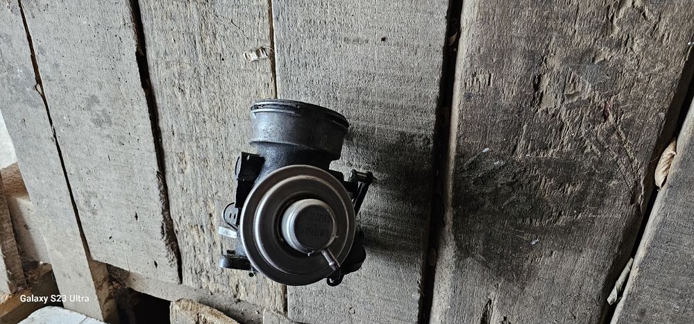 Vand diverse  piese  din urma unui upgrade la o mașină