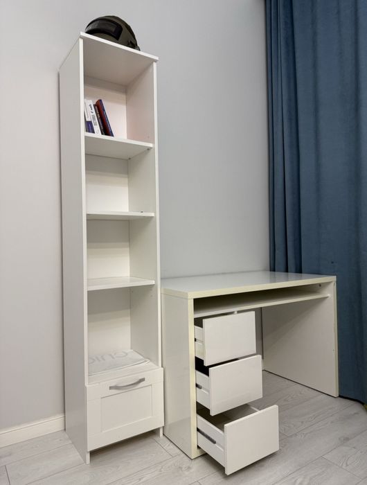 Отдам бесплатно стол и шкаф