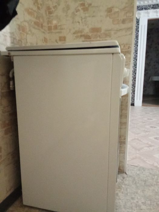 Продам газовую плиту.