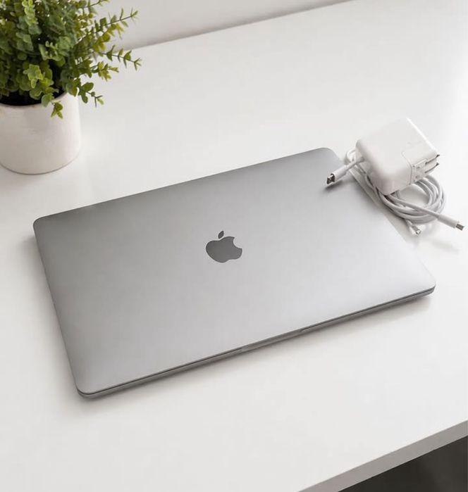 13” Macbook Air 2021 cu procesor M1